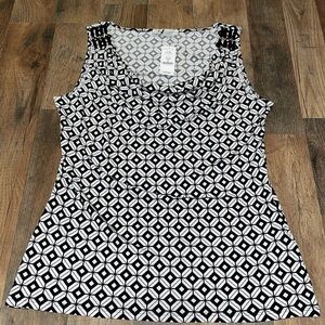 WHBM NWT Sleeveless Blouse.  Black & White.  Style 570145449.  Geo Print. Size M